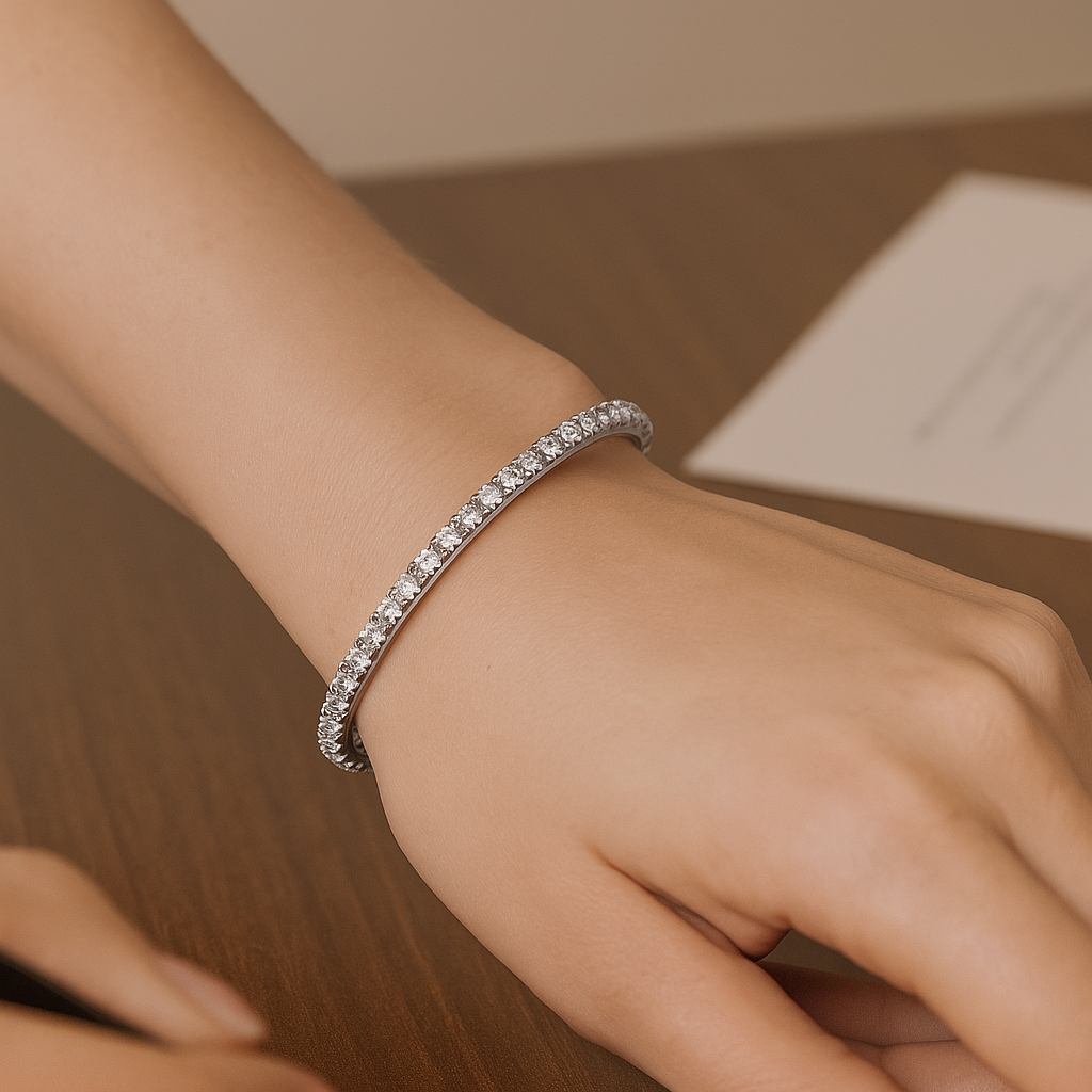 دستبند زنانه بنگل مدل جواهری نگین گرد از جنس ابکاری رادیوم - فروشگاه فروشگاه اکسسوری ملورین