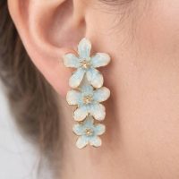 گوشواره زنانه میخی مدل گل اویزدار(میناکاری) از جنس ابکاری رادیوم
