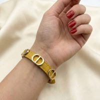 دستبند زنانه چرم مدل کریستین دیور از جنس پلاک استیل