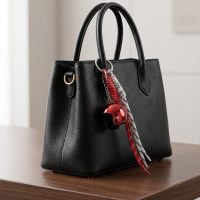 جاکلیدی و اویز کیف چارم بگ مدل کلاه کاسکت از جنس پلاستیک فشرده