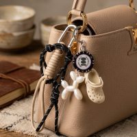 جاکلیدی ‌و اویز کیف زنانه چارم بگ طرح کراکس از جنس پلاستیک فشرده