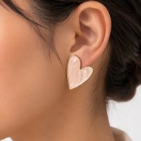 گوشواره زنانه مدل میخی طرح قلب از جنس ابکاری رادیوم