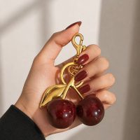 جاکلیدی و اویز کیف مدل فلزی طرح گیلاس
